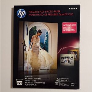 HP Premium Plus Photo Paper. 25 Sheets. Soft Gloss. Instant Dry.